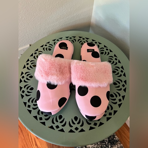 Brand New VICTORIA'S SECRET Chocolate Polka Dot on Pink Slippers M 7/8 - Picture 1 of 7